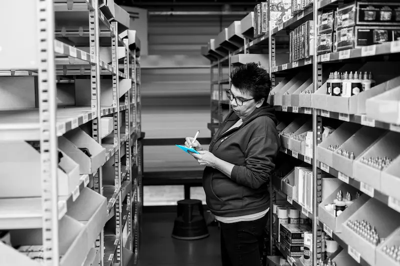 Enhancing Warehouse Layout with Smart and Durable Storage Systems