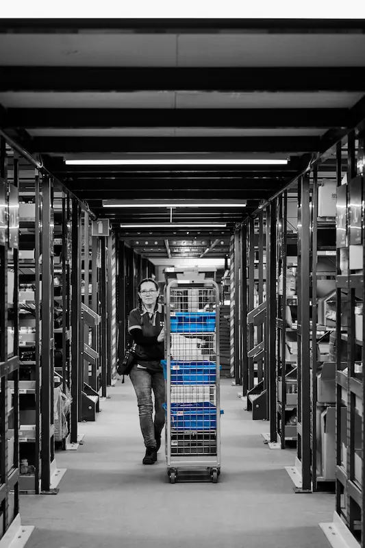 Optimizing Warehouse Layout for Electronic Products 