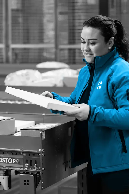 La gestion de la chaîne d'approvisionnement Optimiser la gestion des stocks et les opérations dans l'entrepôt pour les livres au format papier et électroniques